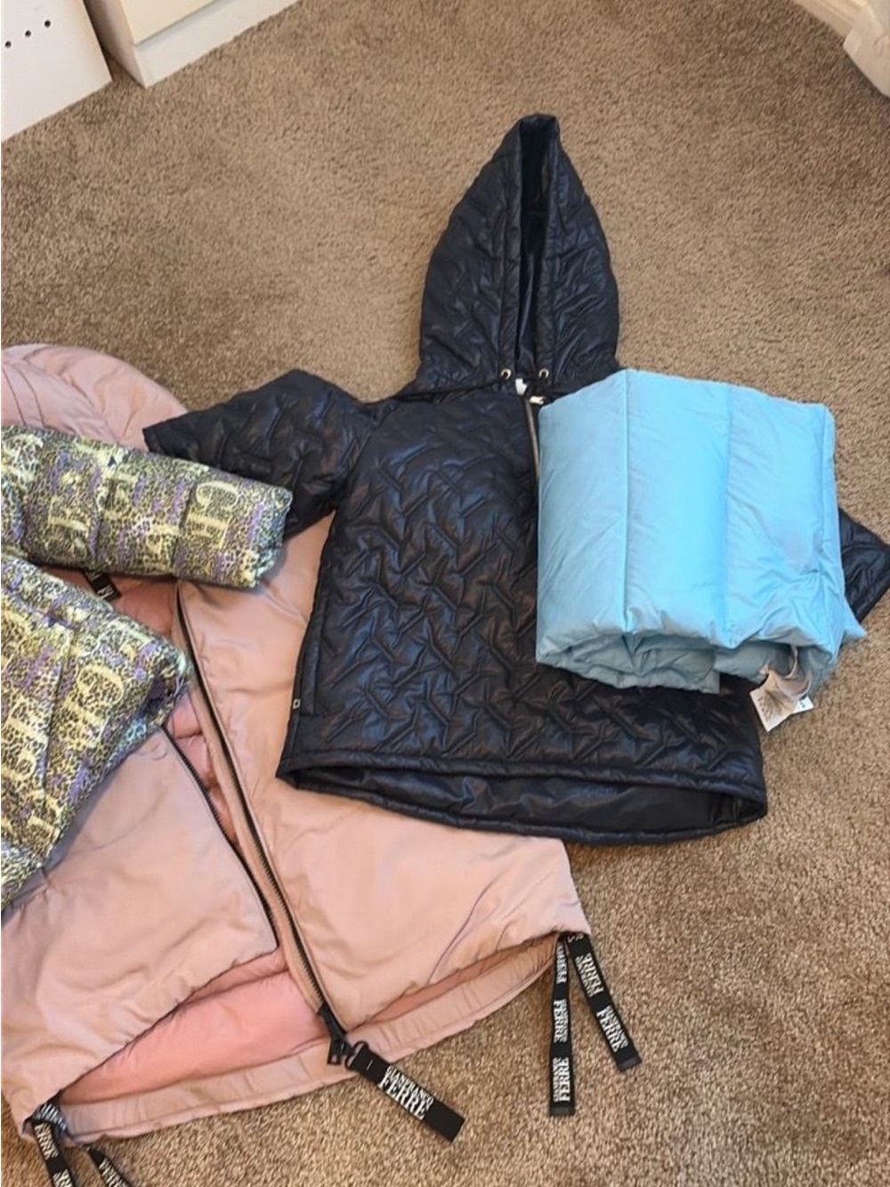 Puffer jackets - Picture 2 of 3